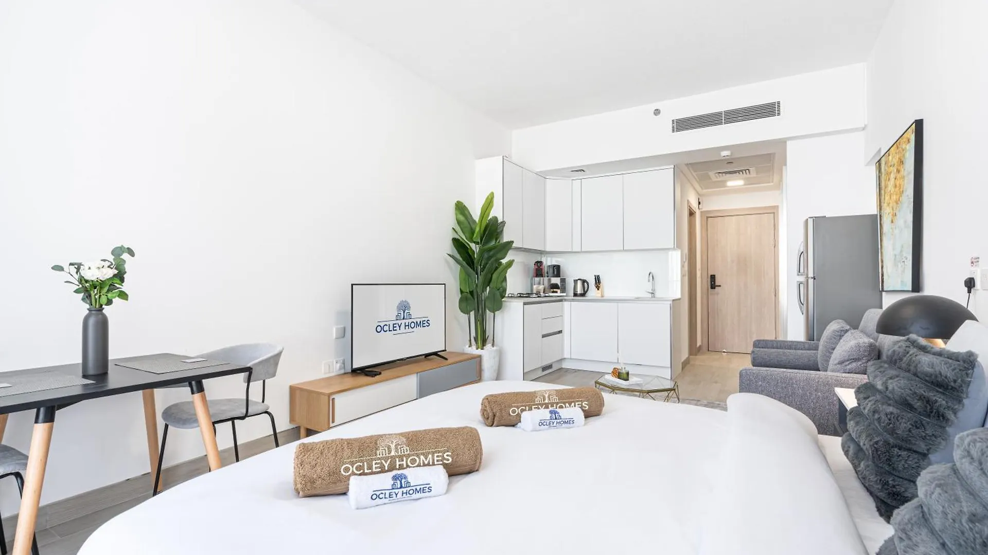 Cozy & Bright Home In The Heart Of Jvc Dubai